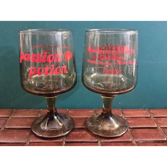 Passion Potion Footed Glasses Pocono Mountains Honeymoon Ceasars Pocono Resorts - Picture 1 of 3